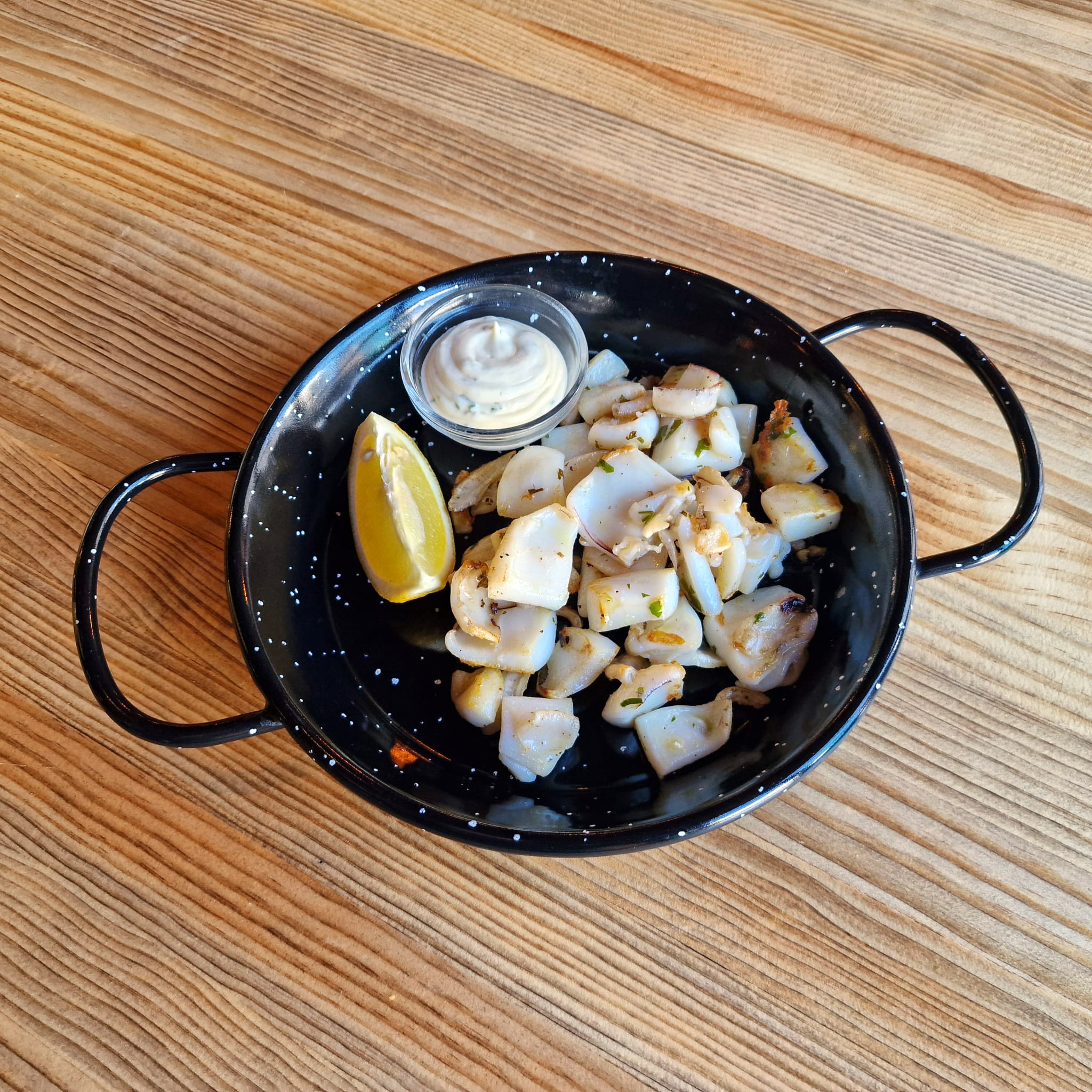 Sepia a la plancha Raíces y Barriles