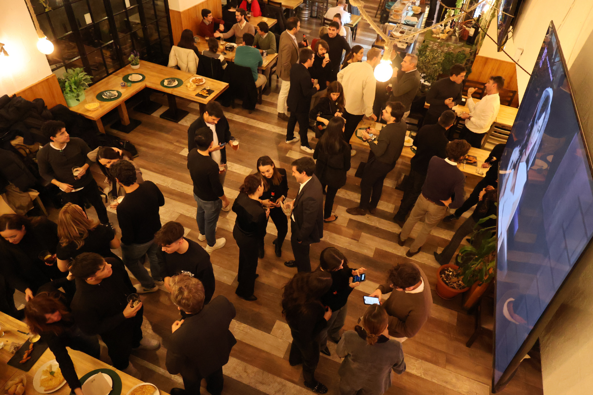Cena de empresa en Madrid en Raíces y Barriles